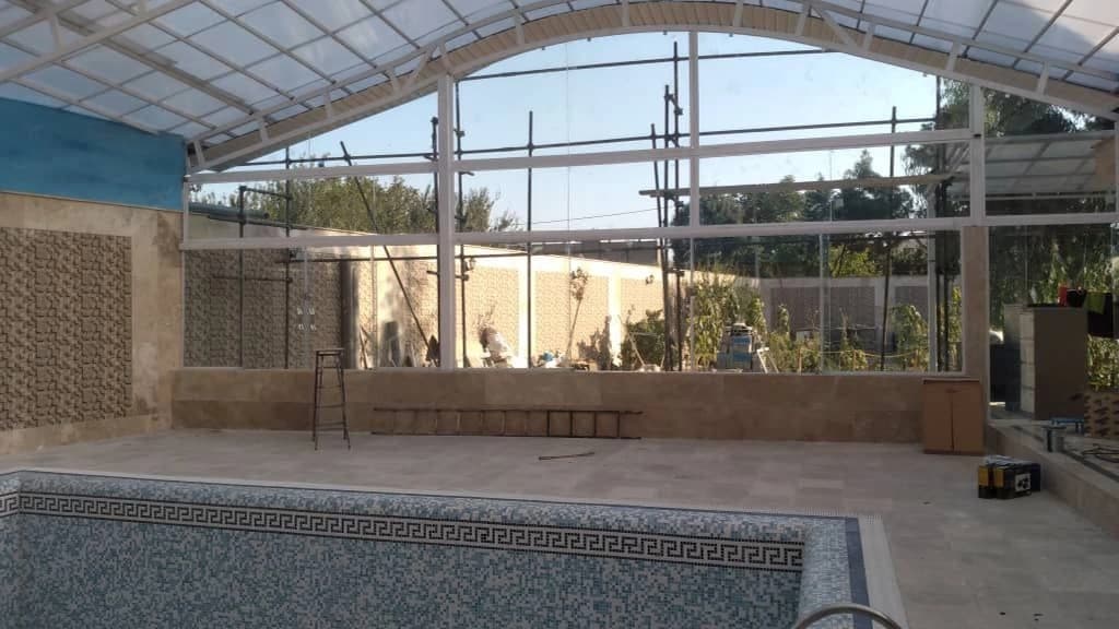 اجرای شیشه های الگویی استخر